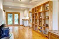370 Lombard Hill