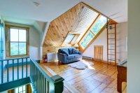 370 Lombard Hill