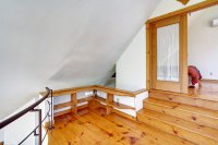 370 Lombard Hill