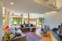 370 Lombard Hill