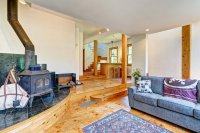 370 Lombard Hill