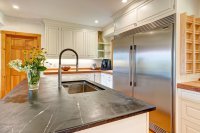 370 Lombard Hill