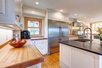 370 Lombard Hill