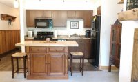 907 East Mountain