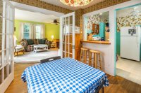 608 East Woodstock