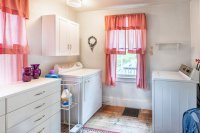 608 East Woodstock
