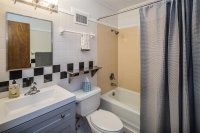 907 E Mountain