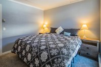 907 E Mountain
