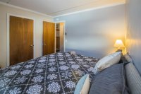 907 E Mountain