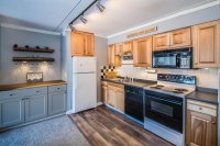 907 E Mountain