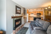 907 E Mountain