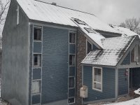 697 East Mountain