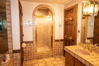 934 East Ash Ledges