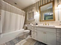15 E Center
