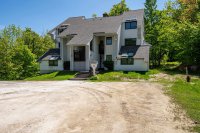 212 West Glade