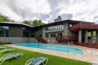 212 West Glade