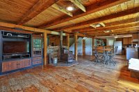 810 Crown Point