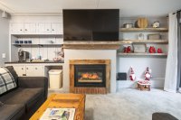 697 East Mountain